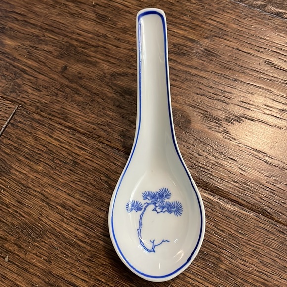 Set of Beautiful Oriental Soup Spoons - Picture 2 of 11